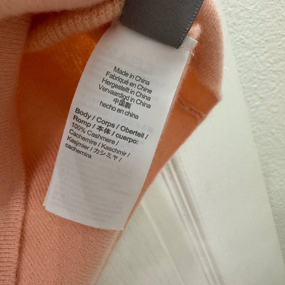 Peach Featherweight cashmere V-neck T-shirt